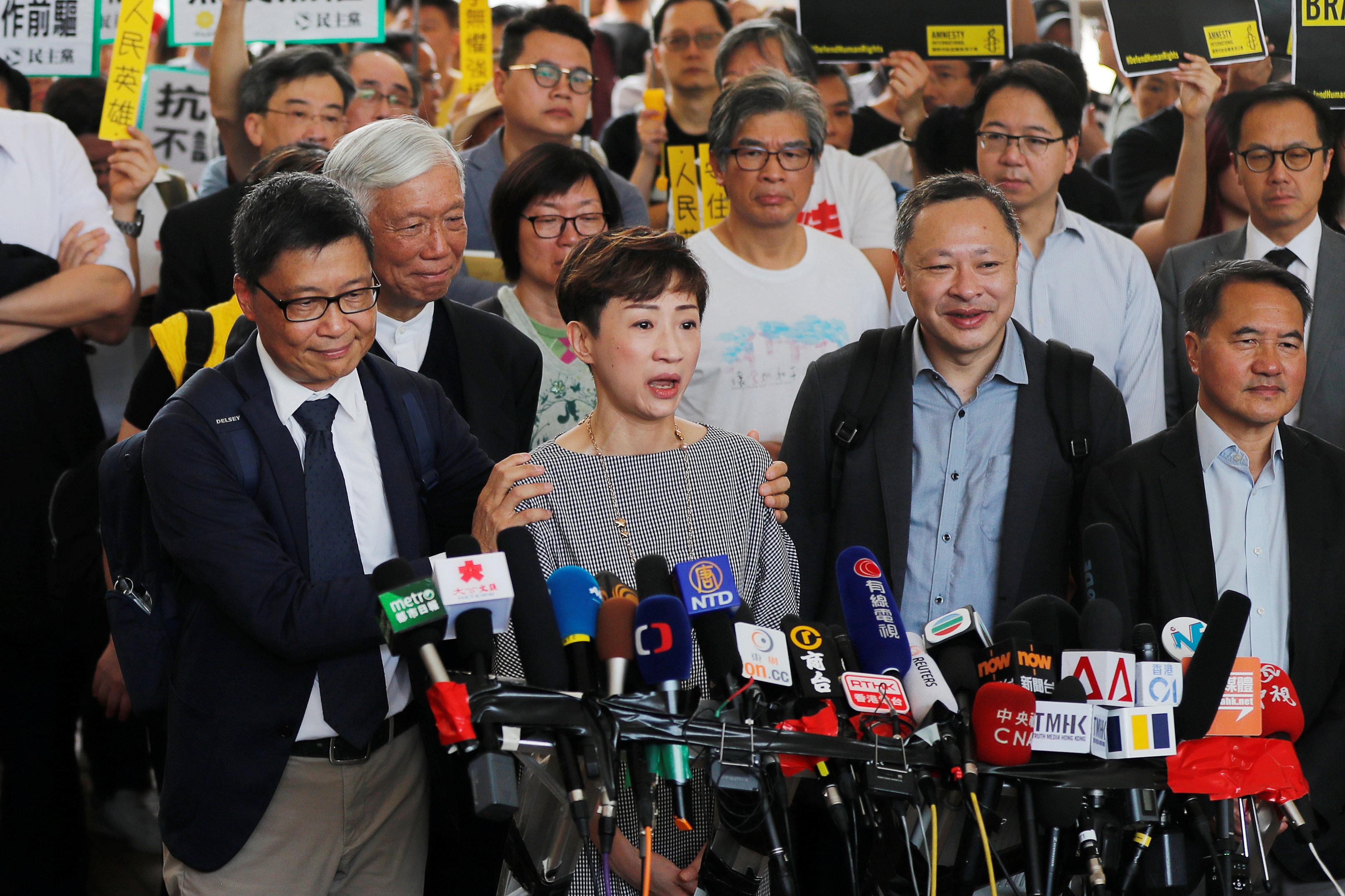 Hong Kong: líderes da Revolução dos Guarda-Chuvas são declarados culpados