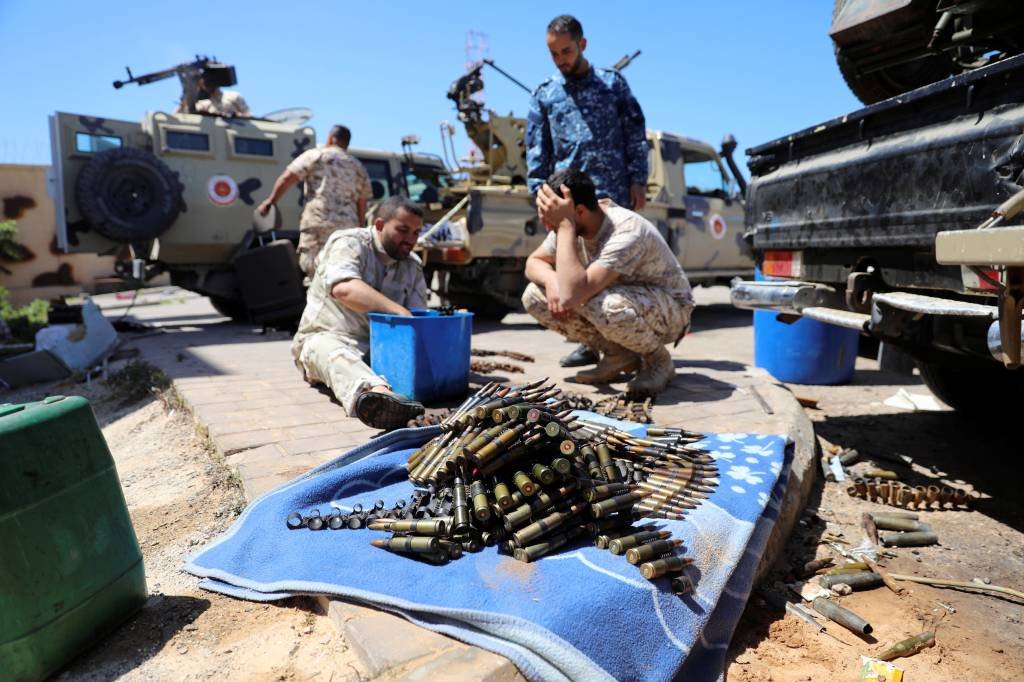 Jihadistas exploram o caos e cresce número de mortos em conflito na Líbia