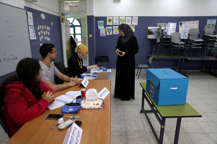Israel: partido de Netanyahu tentou infiltrar câmeras em seções eleitorais (Ammar Awad/Reuters)