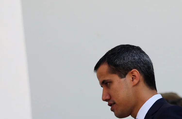 Guaidó considera membros das Forças Armadas o "último apêndice de apoio ao regime ditatorial" de Maduro (Manaure Quintero/Reuters)