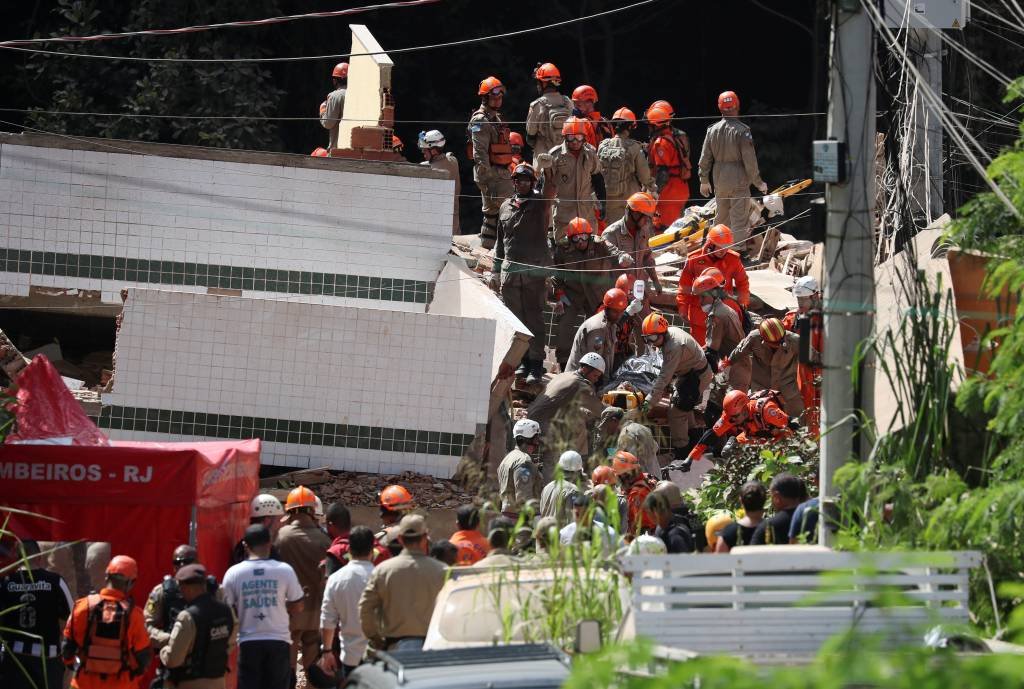 Rio de Janeiro: "Quando a prefeitura notificar, não continuem as obras porque há risco de vida", disse Crivella (Ricardo Moraes/Reuters)
