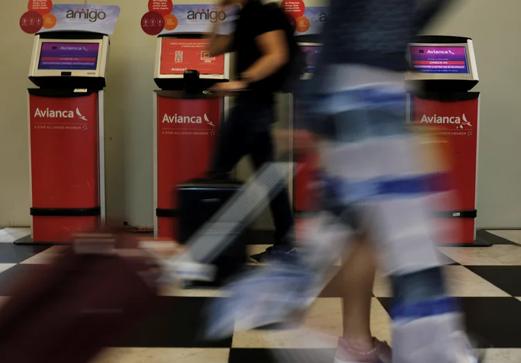 Check-in da Avianca: ir até o aeroporto pode representar uma chance maior de realocação em momento caótico (Nacho Doce/Reuters)