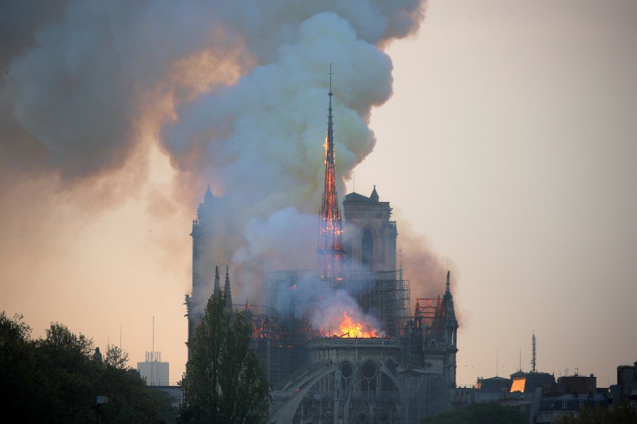 Incêndio na catedral de Notre-Dame, em Paris.