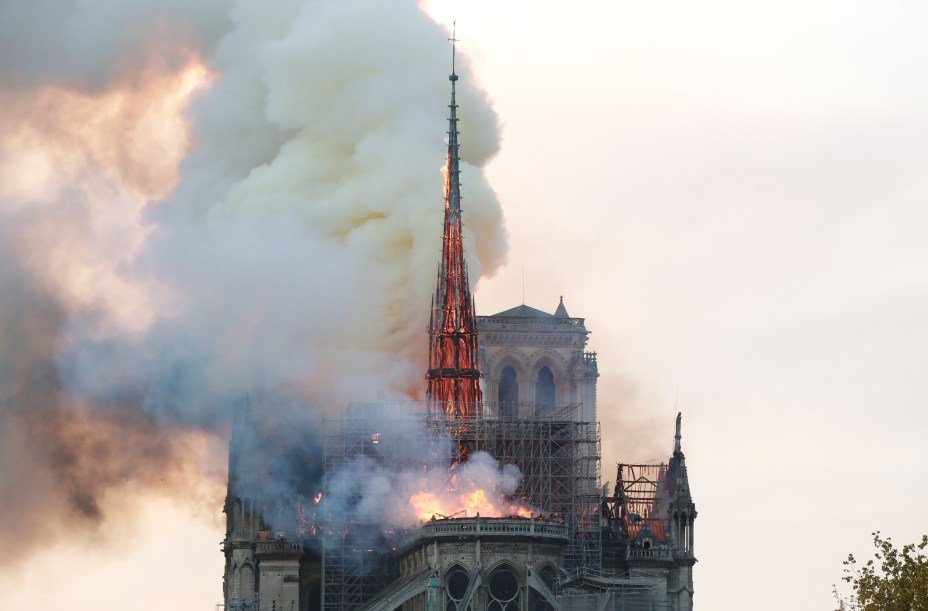 Incêndio na Catedral de Notre-Dame, em Paris. REUTERS/Benoit Tessier