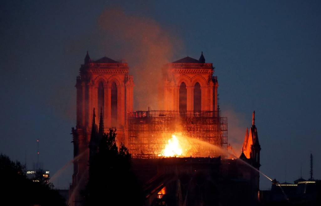 Catedral de Notre Dame: Após incêndio, associação francesa alerta para vazamento de chumbo (Reuters/Charles Platiau)