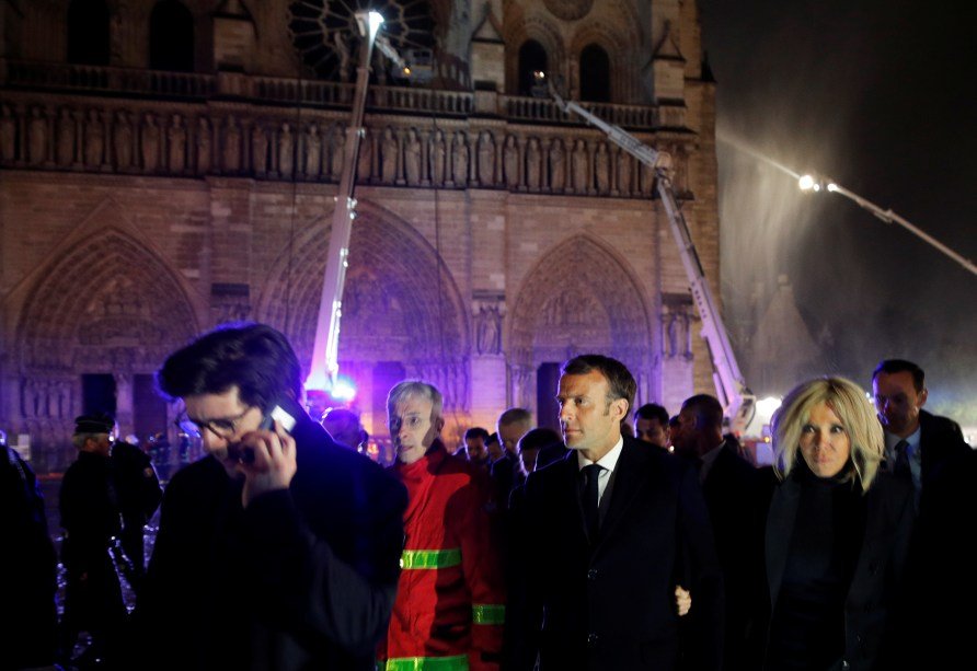 Presidente da França, Emmanuel Macron, visitou a catedral de Notre-Dame.