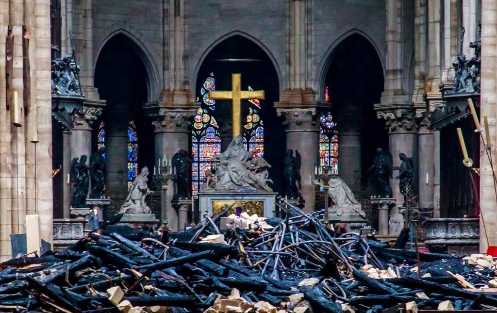 Veja o que foi salvo e perdido após o incêndio na catedral de Notre-Dame