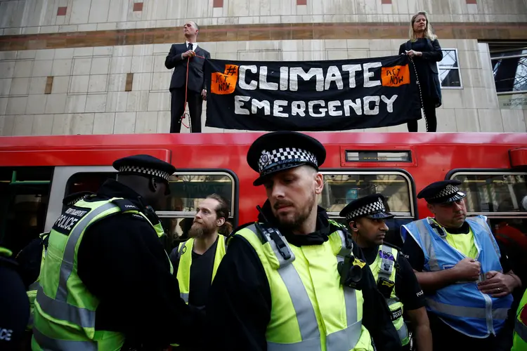 Protestos: os protestos afetam a circulação de trens em Londres (Henry Nicholls/Reuters)