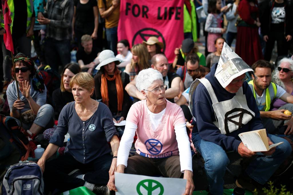Após prisões, ambientalistas organizam novas manifestações em Londres