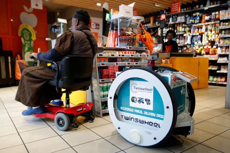 Robô: entregas serão feitas pelo androide inspirado no R2-D2 (Charles Platiau/Reuters)