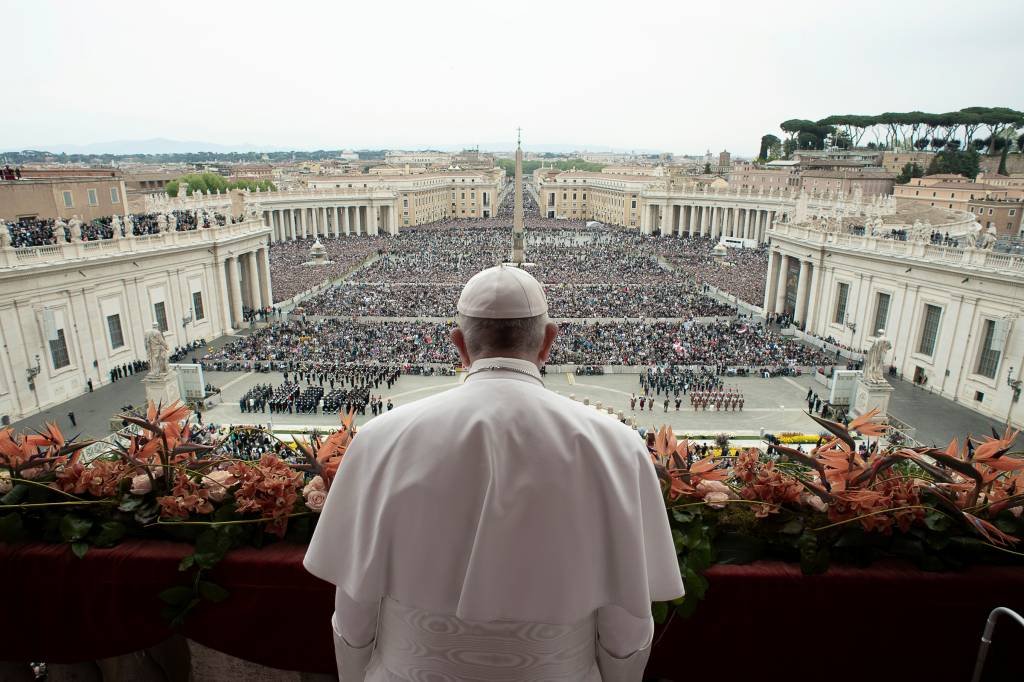Papa cita países em crise e pede esforços em mensagem no Domingo de Páscoa