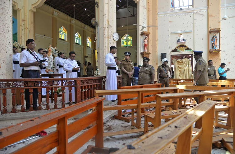 Sri Lanka: centenas de pessoas morreram e estão feridas após vários ataques a igrejas cristãs e hotéis (Stringer/Reuters)