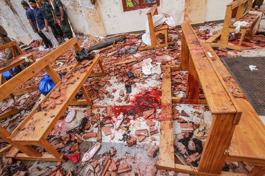Igreja destruída após explosão em Negombo, no Sri Lanka