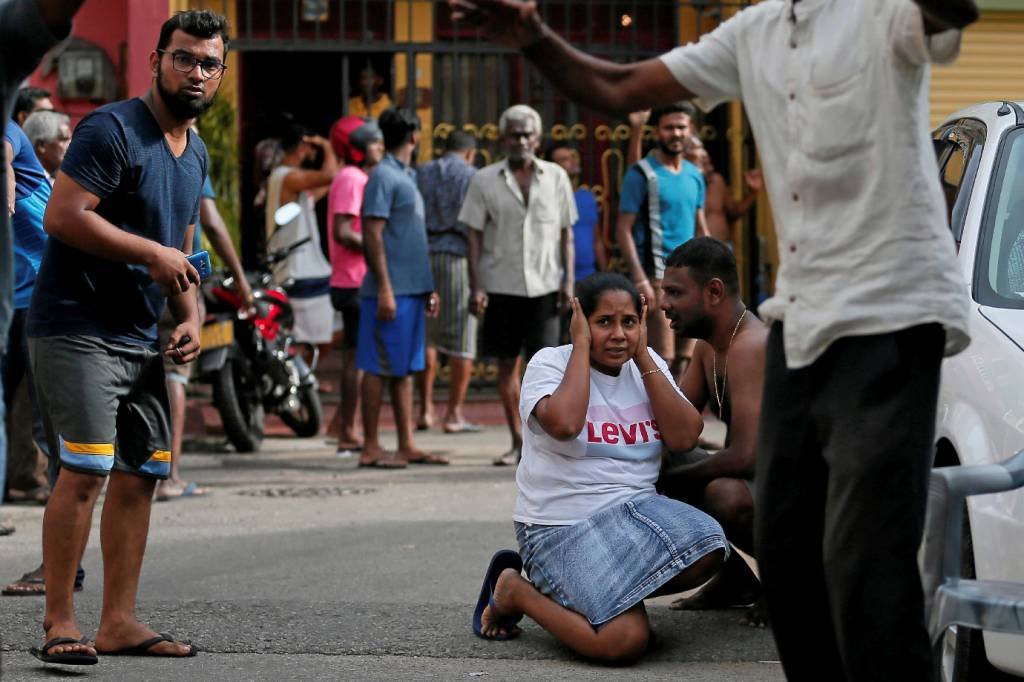Sri Lanka: com o país em situação de alerta, as orações de sexta-feira nas mesquitas foram marcadas por medidas de segurança rígidas (Dinuka Liyanawatte/Reuters)