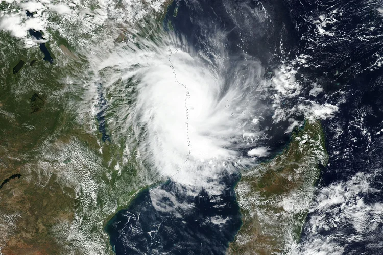 Nesta quinta-feira, 11, o tempo na capital permanecerá instável, com céu nublado e chuva fraca isolada a qualquer momento (NASA/Reuters)
