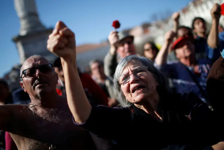 Portugal: manifestantes marcharam pelas ruas de Lisboa bradando "Fascismo nunca mais!" (/Rafael Marchante/Reuters)