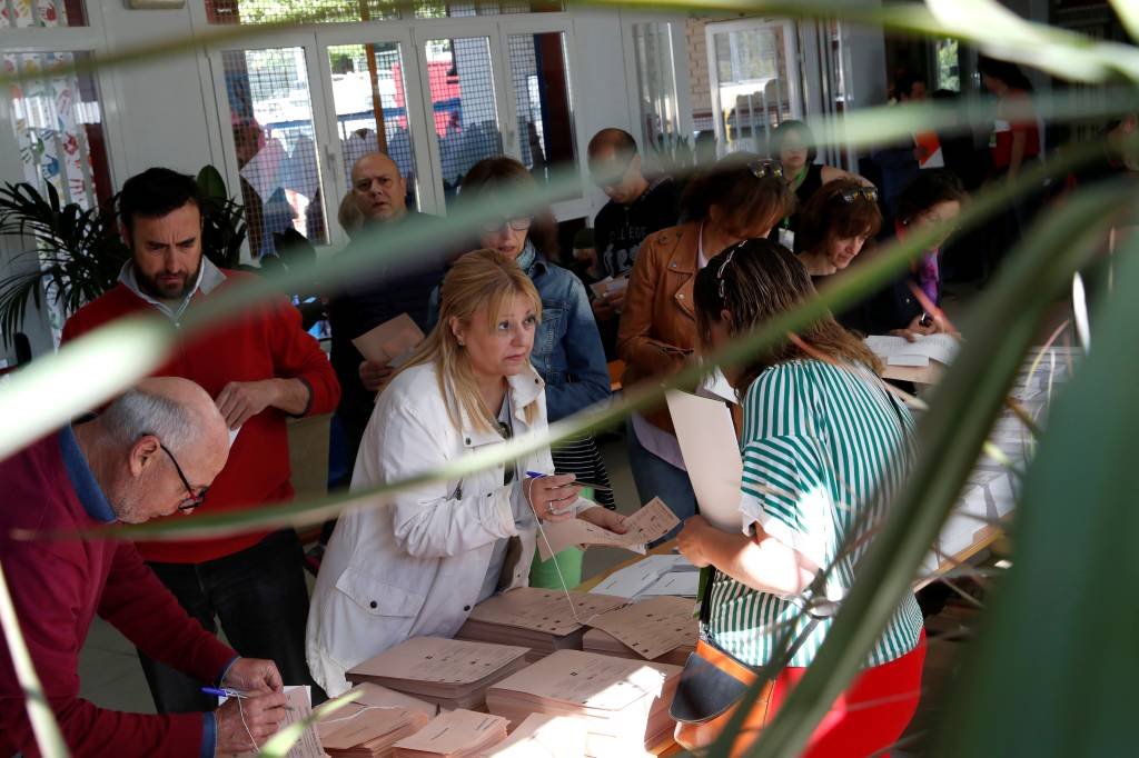 Espanha começa a votar em eleição geral após campanha tensa