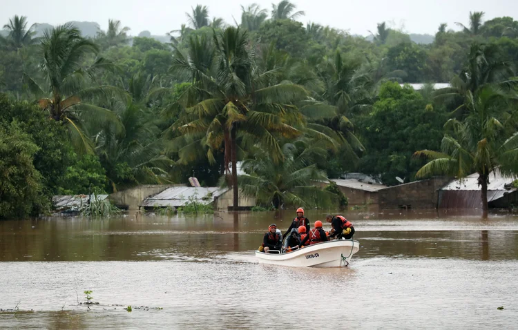 Moçambique: barco de pesca naufraga e 96 pessoas morrem (Mike Hutchings/Reuters)