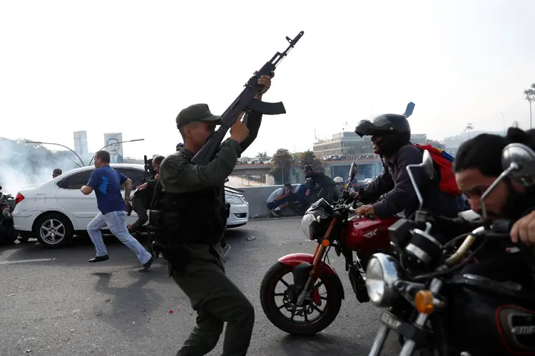 Venezuela: Guaidó divulgou um vídeo nesta terça (30) no qual ele afirma ter apoio de um grupo de militares (Carlos Garcia Rawlins/Reuters)