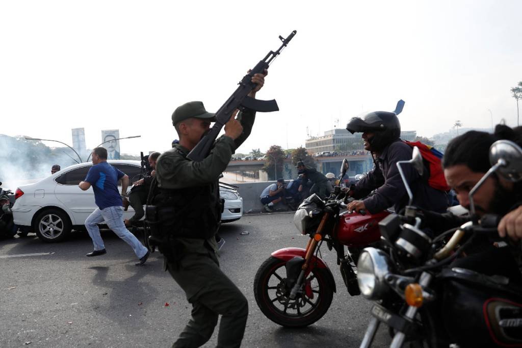 Ministro da Defesa da Venezuela diz que militares seguem aliados a Maduro