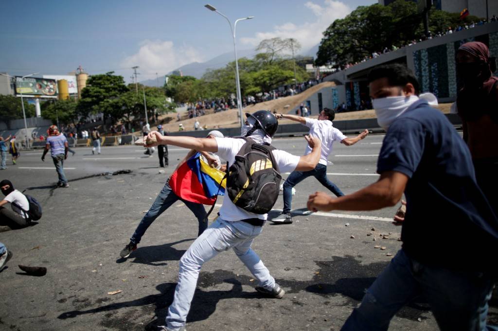 Rússia acusa oposição venezuelana de usar violência para aumentar conflito