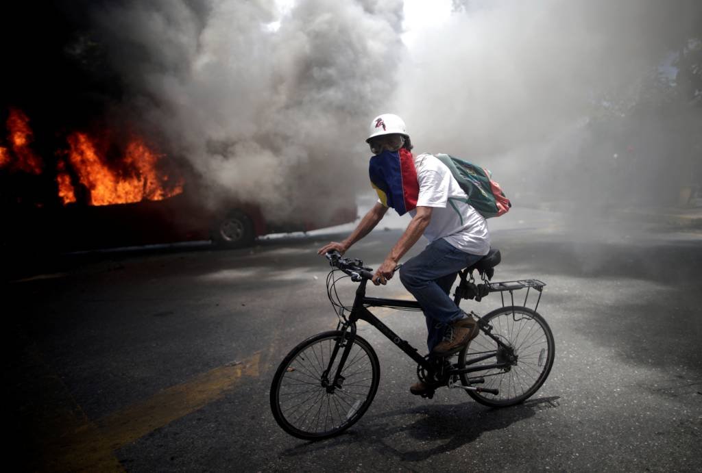 Políticos brasileiros se dividem quanto à situação da Venezuela