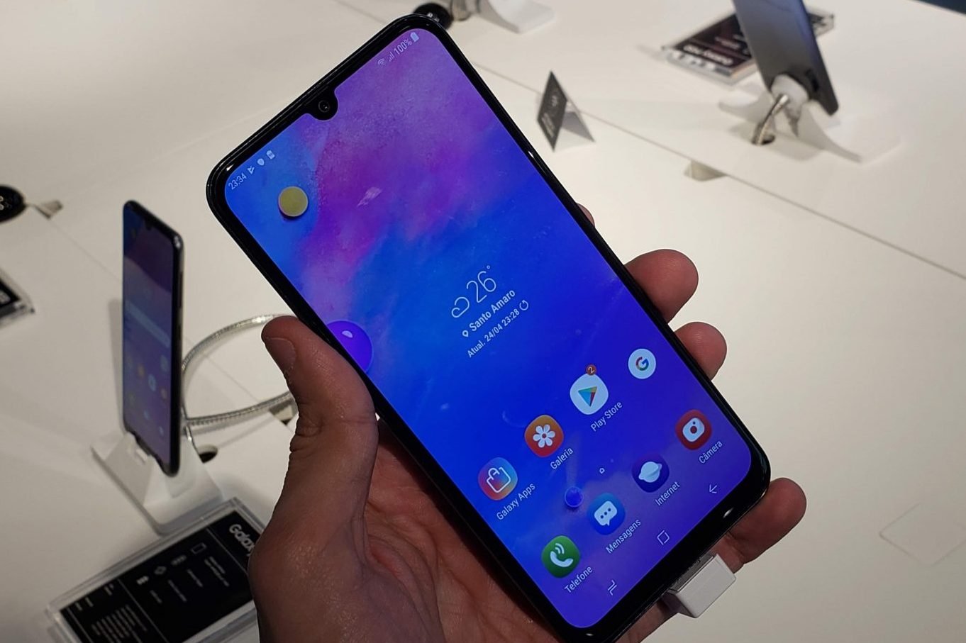Samsung lança linha de celulares Galaxy M com venda só na internet