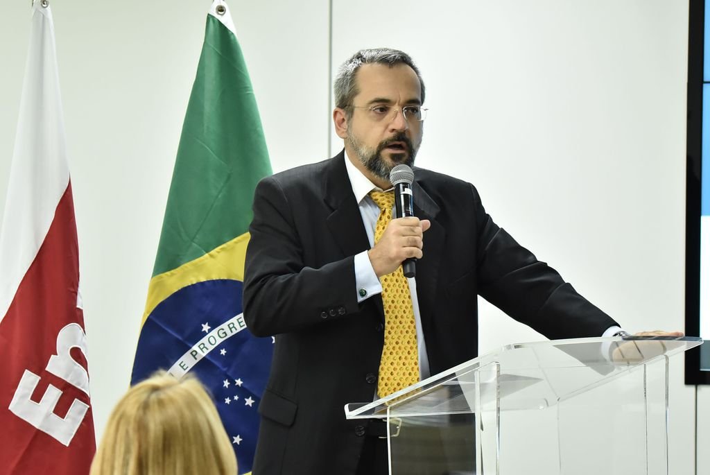 Indicação de Abraham Weintraub para substituir Vélez no MEC fortalece o chefe da Casa Civil, Onyx Lorenzoni (Agência Brasil/Rafael Carvalho)