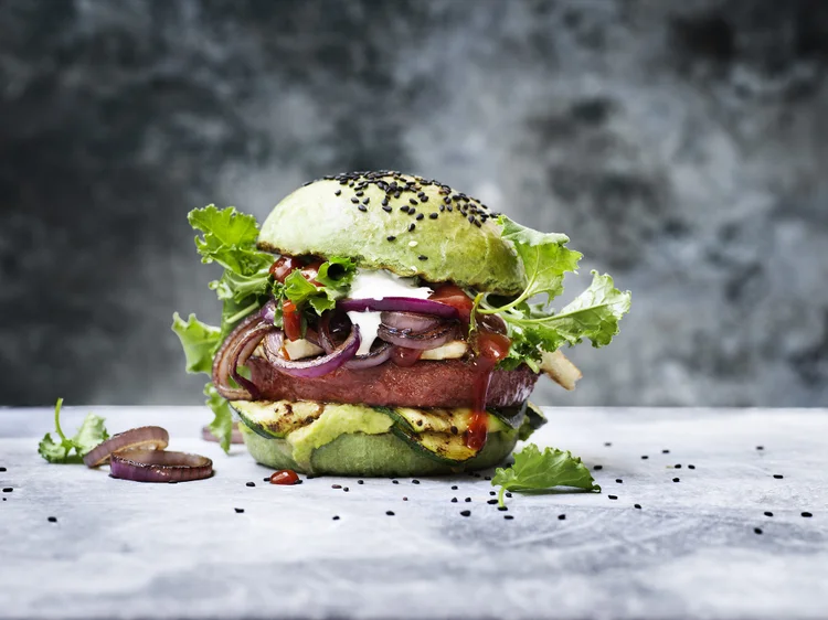 Hambúrguer vegetariano da Nestlé, o Incredible Burger, que será vendido em supermercados na Europa sob a marca Garden Gourmet (Nestlé/Divulgação)