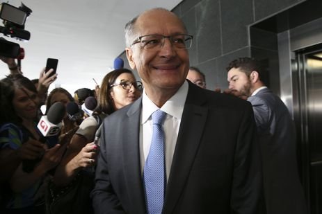 Ex-governador de São Paulo, Geraldo Alckmin, logo após se encontrar com o presidente Jair Bolsonaro nesta quinta-feira (4) (Antonio Cruz/Agência Brasil)