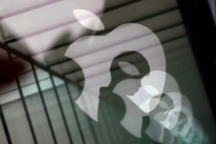 Apple: ações da empresa caíram quase 1% na Nasdaq na sexta-feira (28) (Aly Song/Reuters)