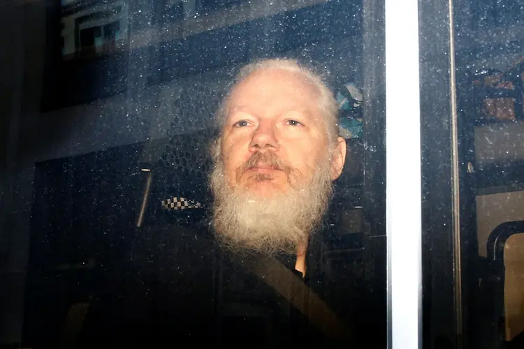 Assange: ativista é acusado de espionar e vazar documentos secretos dos EUA através de sua plataforma on-line WikiLeaks (Henry Nicholls/Reuters)