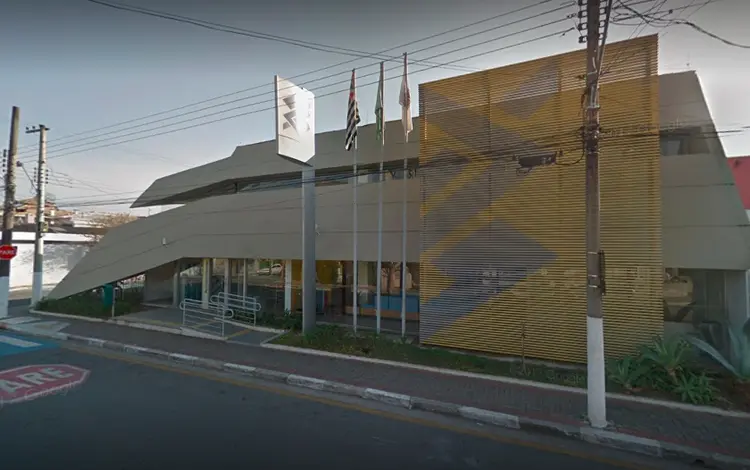 Ao menos dez suspeitos morreram durante tentativa de assalto a dois bancos, na madrugada desta quinta-feira, 4, em Guararema (SP) (Street View/Reprodução)