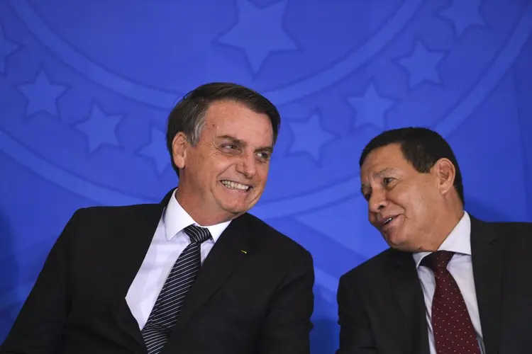 Jair Bolsonaro e Hamilton Mourão: vice-presidente está na função de presidente em exercício devido à licença médica de Bolsonaro (Valter Campanato/Agência Brasil)