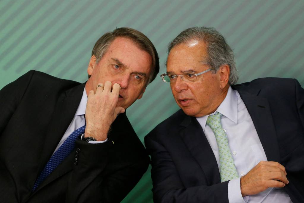Guedes rechaça "qualquer hipótese" de abandonar retomada econômica