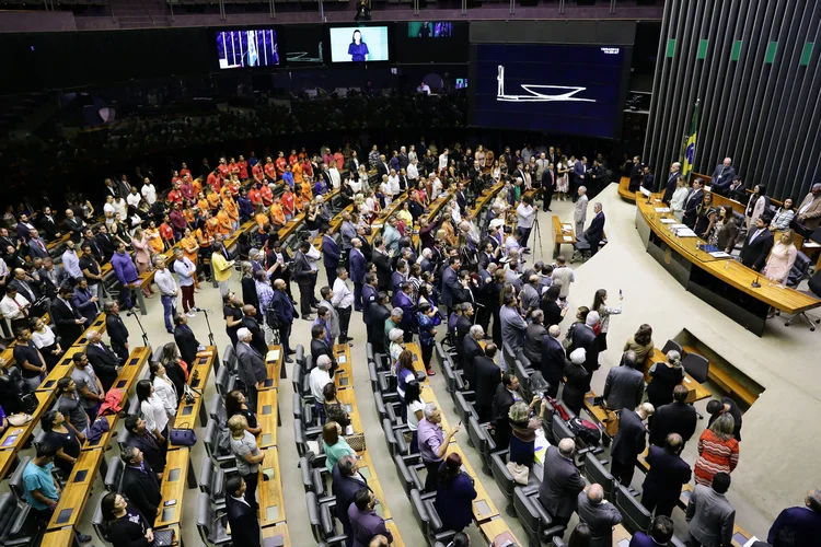 Câmara: os deputados discutem na CCJ desta segunda a PEC do Orçamento Impositivo e PEC da reforma da Previdência (Michel Jesus/Agência Câmara)