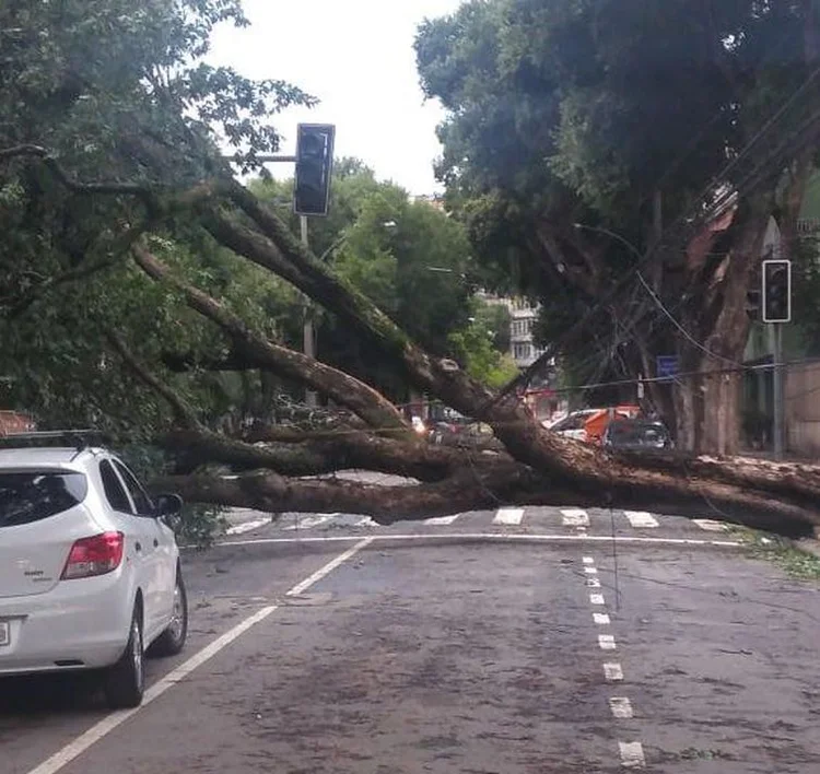 Rio: chuva forte que atingiu a cidade na noite de ontem causou diversos transtornos para os cariocas, principalmente nas zonas norte e oeste (Centro de operação da Prefeitura do RJ/Divulgação)