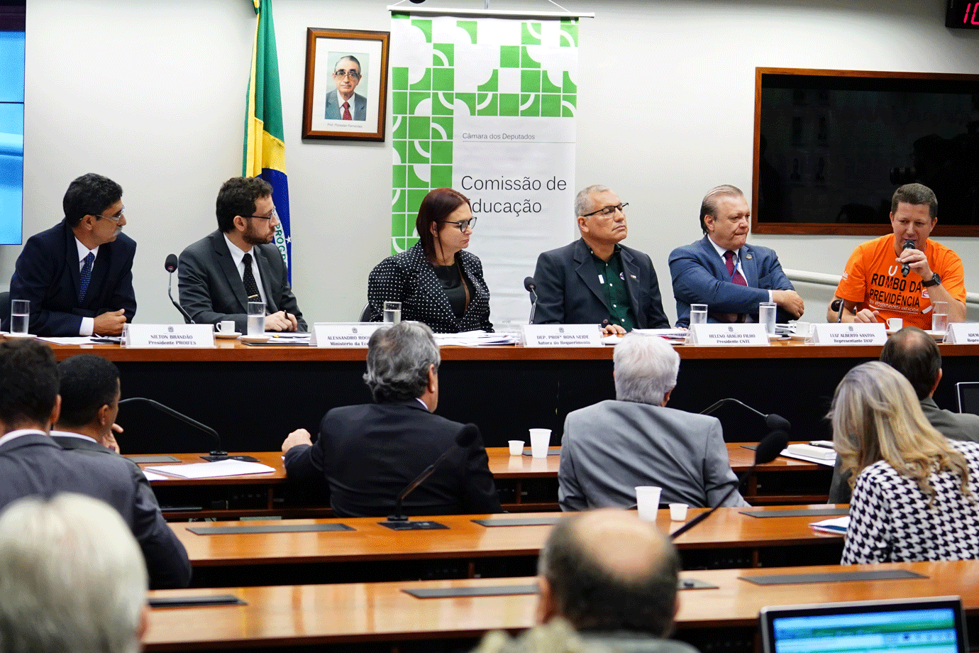 Comissão da Câmara fará sugestões para aposentadoria de professores