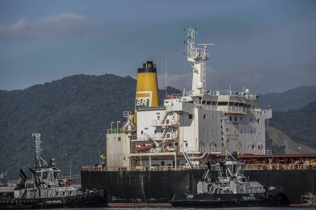 Petrobras proíbe que seus navios passem por Ormuz após ataque do Irã