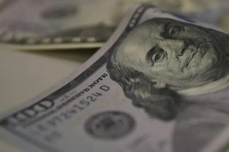 Câmbio: dólar se fortalecia frente ao real nesta segunda-feira (Marcello Casal Jr/Agência Brasil)