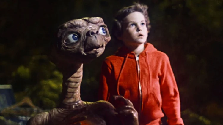 E.T recebeu nove indicações ao Oscar, levando quatro prêmios: melhores efeitos especiais, melhores efeitos sonoros, melhor som e trilha sonora original (Netflix/Divulgação)