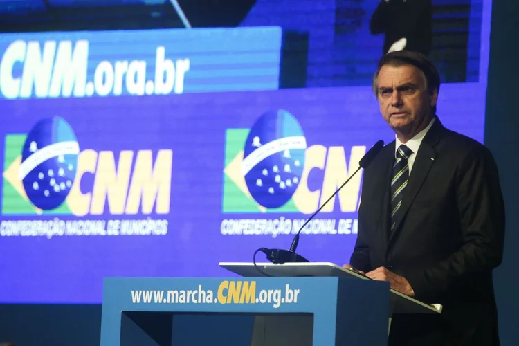 Bolsonaro afirmou que pesar do baixo orçamento da União, o governo quer dividir com os municípios através do pacto federativo (Antonio Cruz/Agência Brasil)