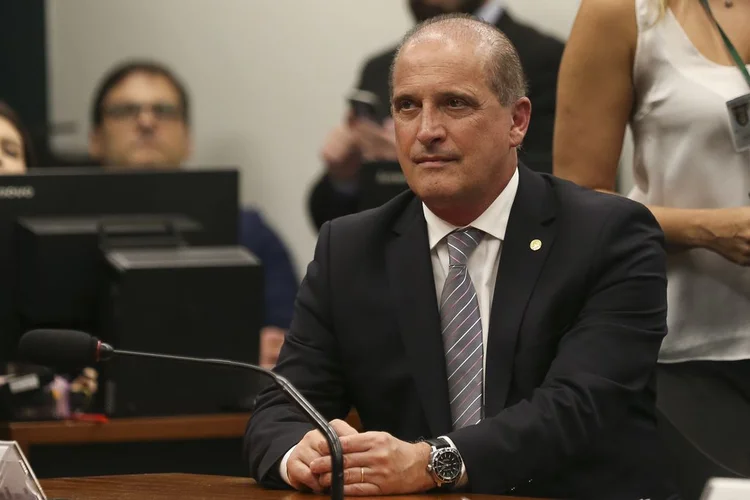 Onyx Lorenzoni, ministro da Casa Civil, chamou de "fake news" as informações de que o governo poderia negociar ministério com o centrão (José Cruz/Agência Brasil)