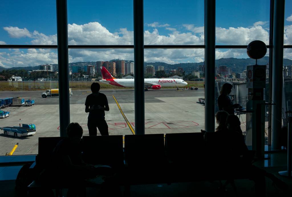 "Efeito Avianca" faz preço de passagem aérea subir até 140%