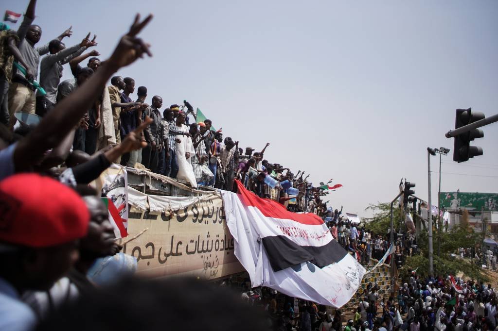 Sudão: governo Trump suspendeu as negociações para normalizar as relações entre os dois países após os militares derrubarem o ditador Omar al-Bashir na semana passada (Ala Kheir//Getty Images)