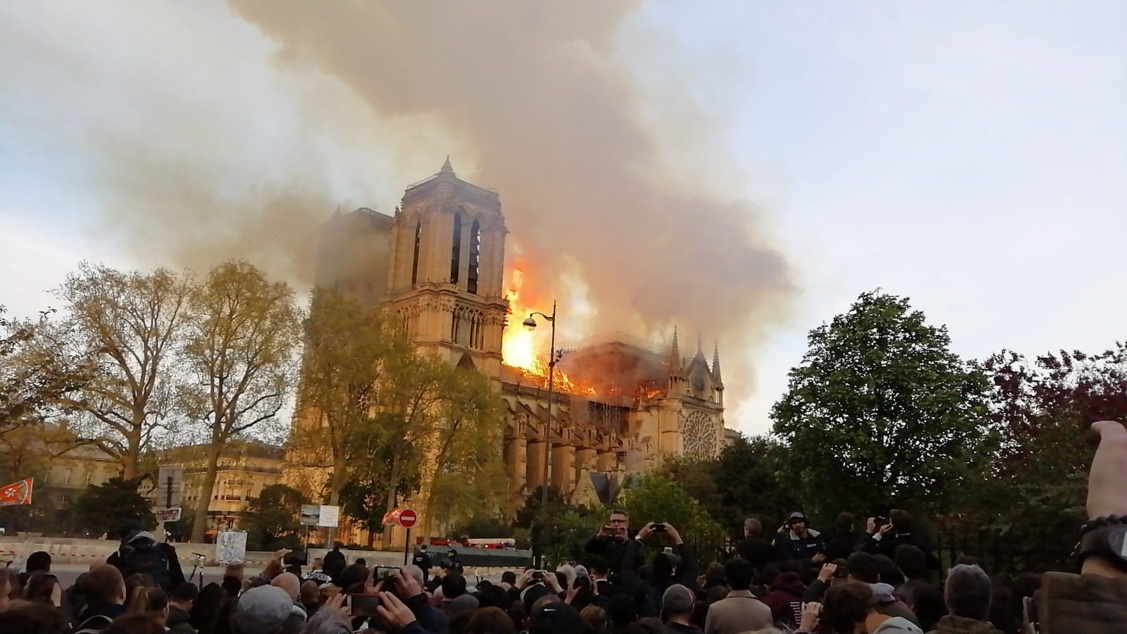 Começam as obras na cobertura da catedral de Notre-Dame