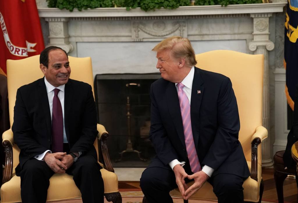 Trump elogia presidente do Egito que pretende governar até 2034