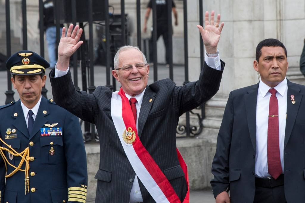 Kuczynski, ex-presidente do Peru, consegue prisão domiciliar