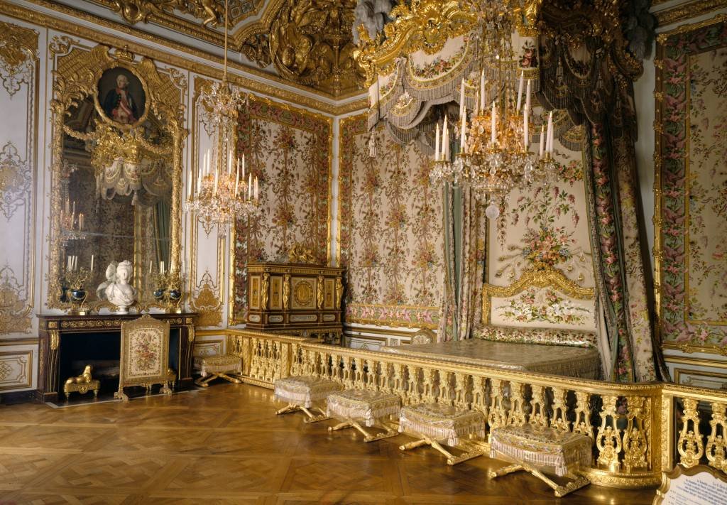 Palácio de Versalhes é esvaziado e fechado novamente devido a alerta de bomba