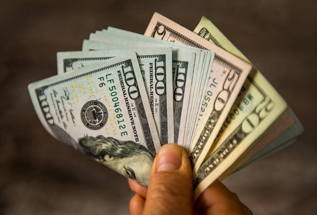 Como investir em dólar? Descubra as 4 melhores formas de investir em dólar